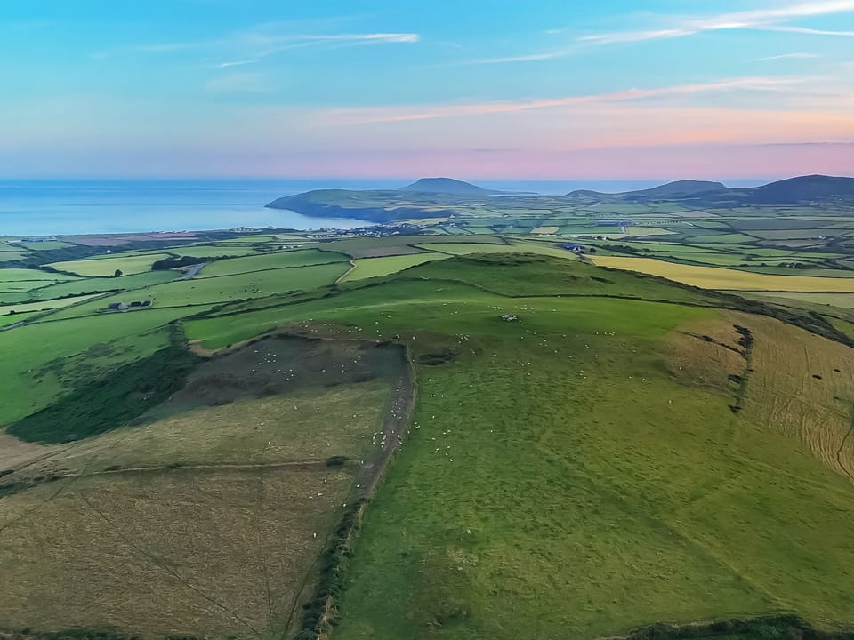 Surrounding area | Derlwyn, Rhoshirwaun, Pwllheli