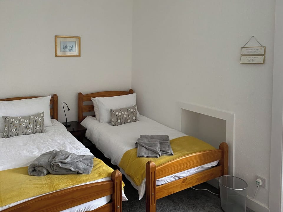 Twin bedroom | Arden House, Comrie, near Crieff