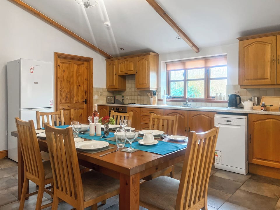 Kitchen/diner | Jones&rsquo; Granary - Jones&rsquo; Cottages, Gower
