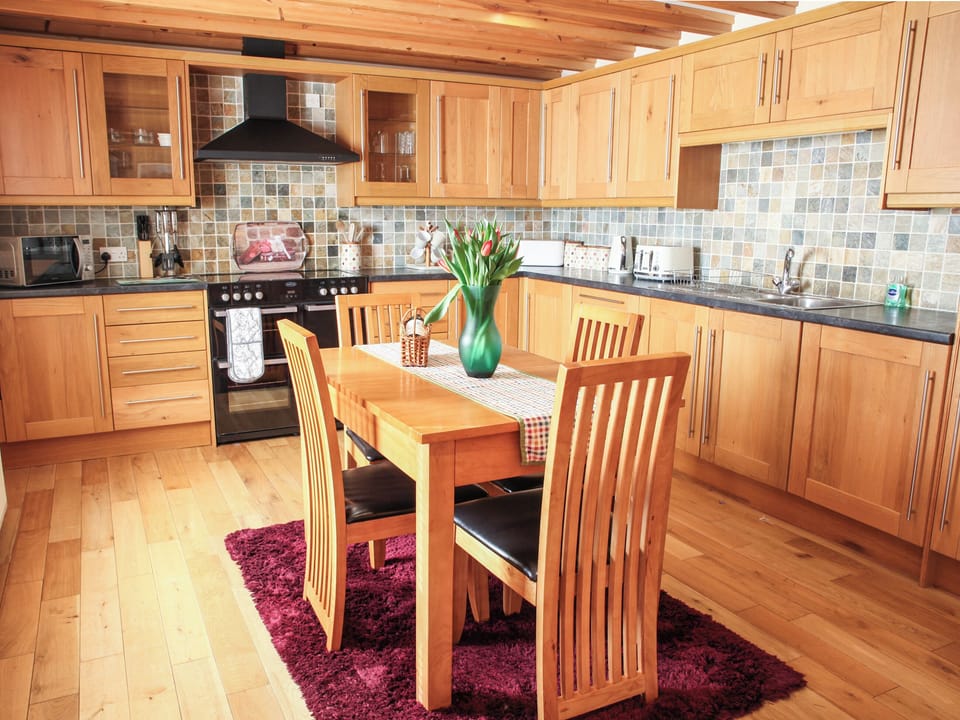 Kitchen/diner | Hill Cottage, Strathkanaird, Ullapool