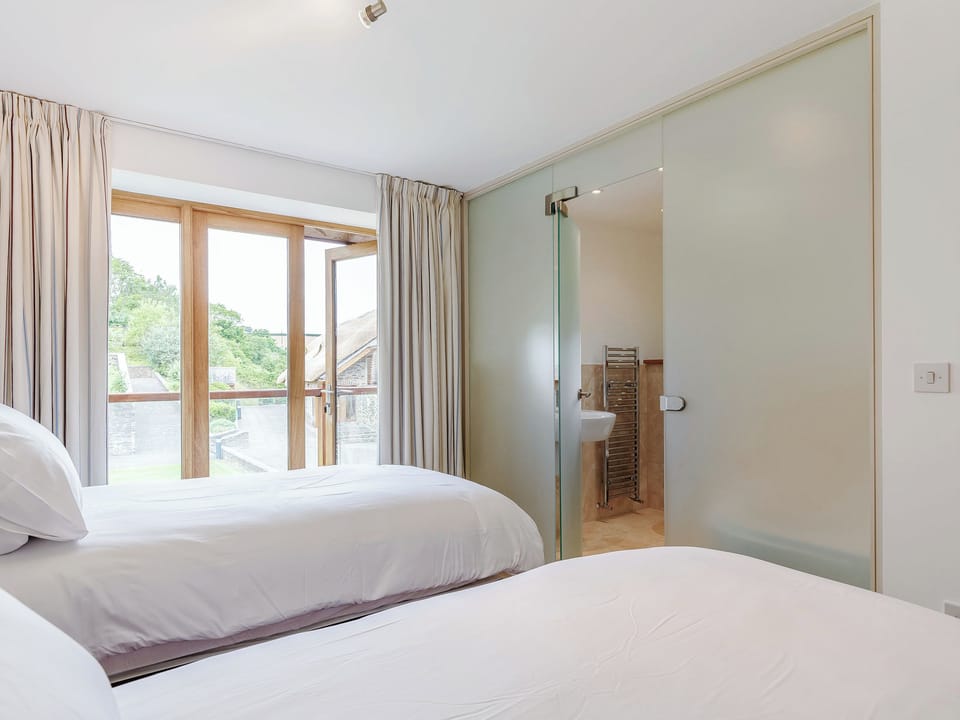 Twin bedroom | Buzzard, Dartmouth