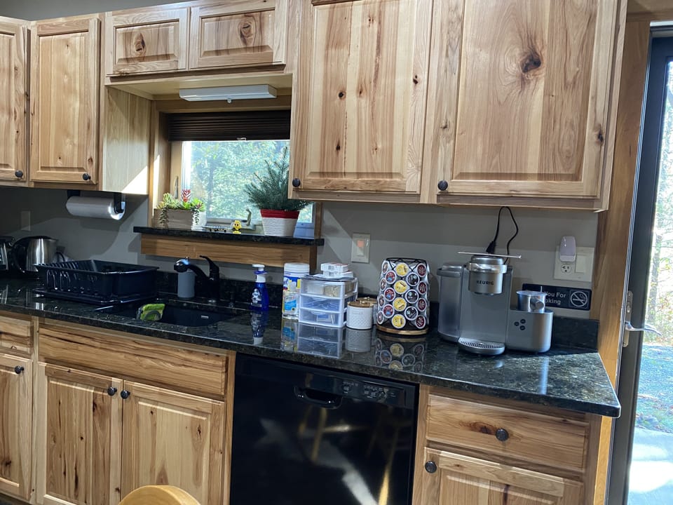 Kitchen granite countertops
