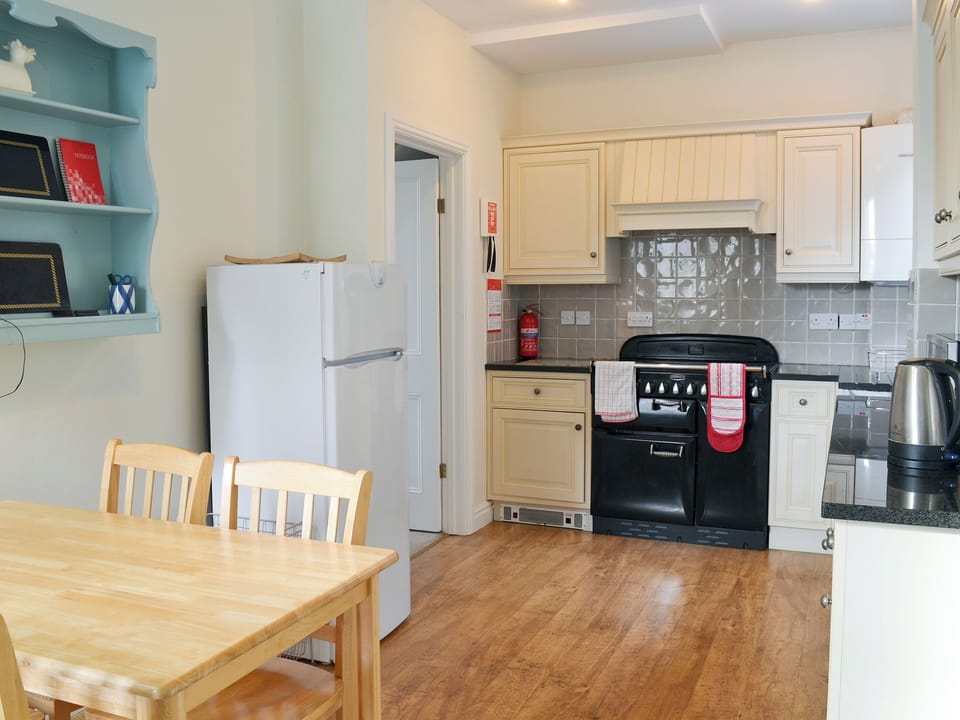 Well equipped kitchen/ dining room | Hillcrest, Pickering