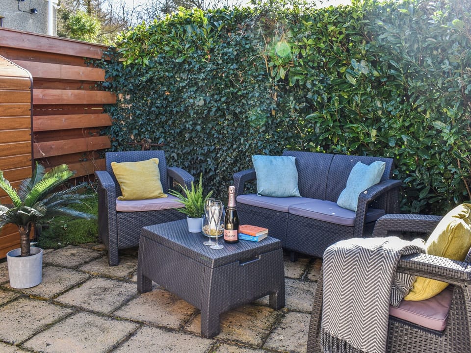 Sitting-out-area | Tan Y Marian, Brynteg