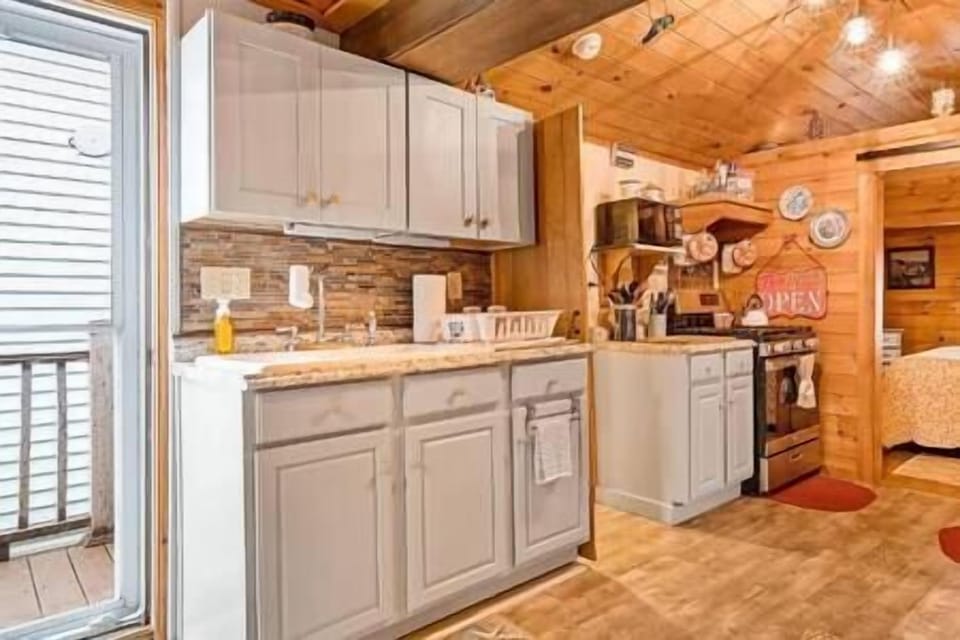 Large kitchen with all your cooking needs