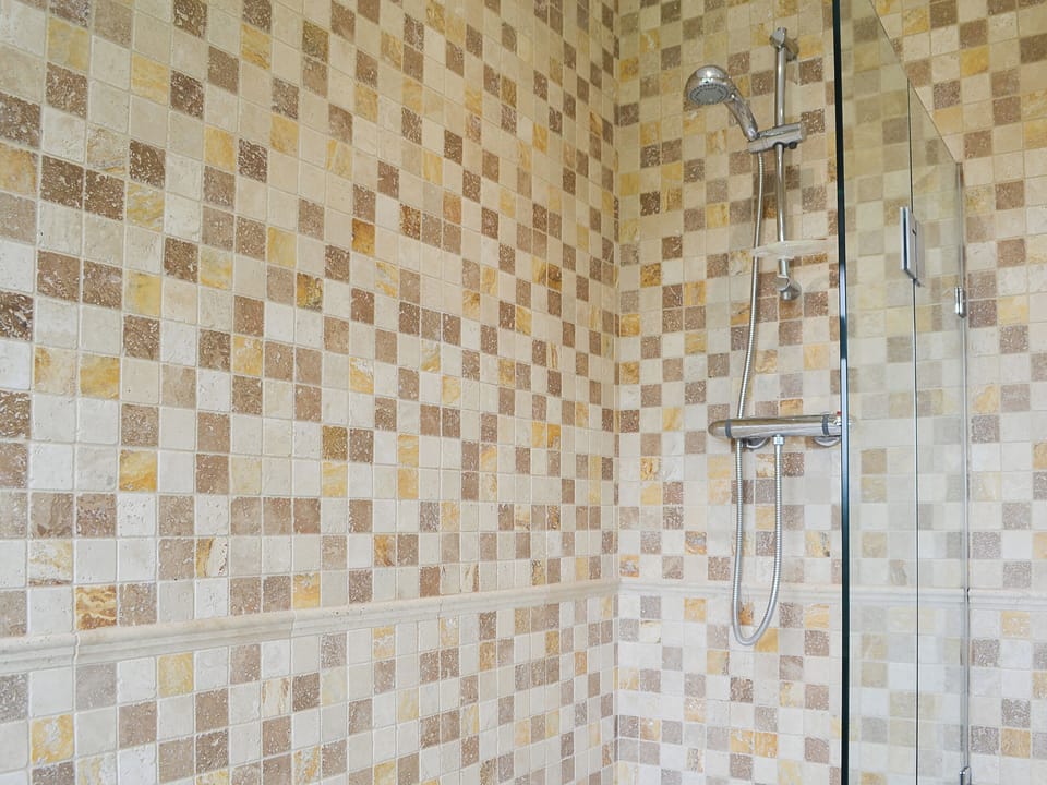 Bathroom | Tigh Na Mara - Hunmanby Gap Cottages, Hunmanby Gap, near Filey