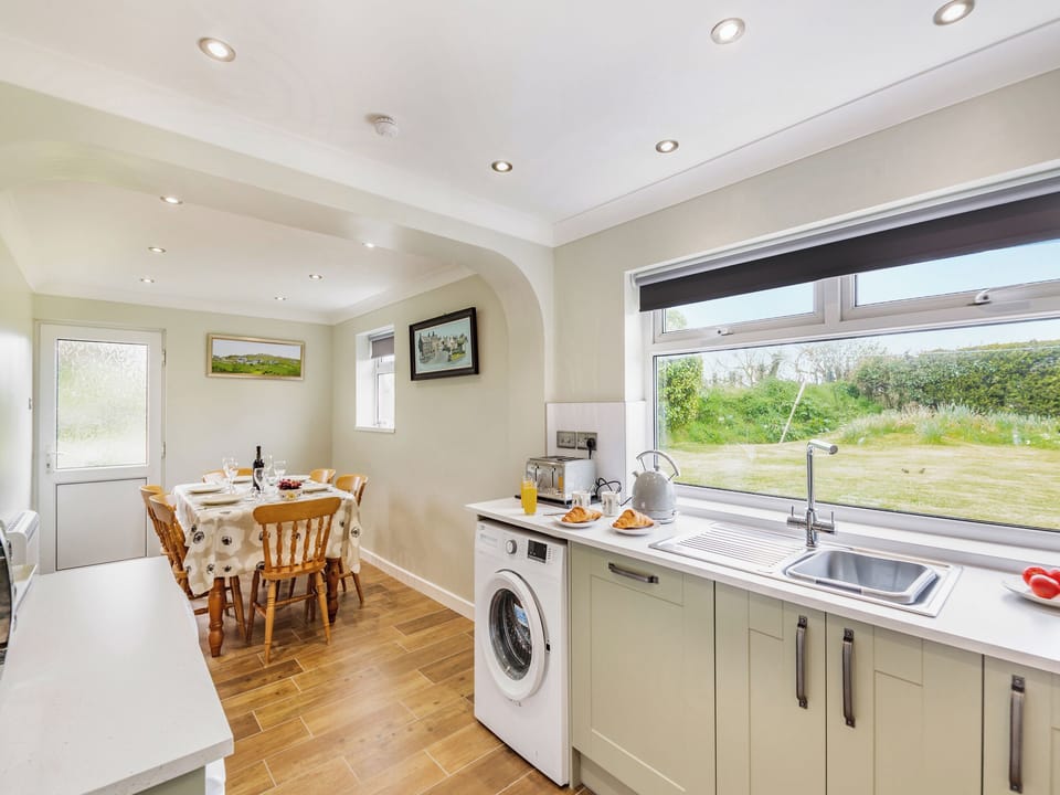Kitchen/diner | Ty Canol, Pencaerau, Rhiw, Pwllheli