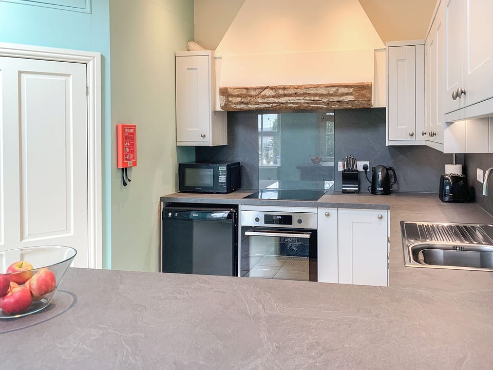 Kitchen area | Pinfold Cottage, West End, Elton