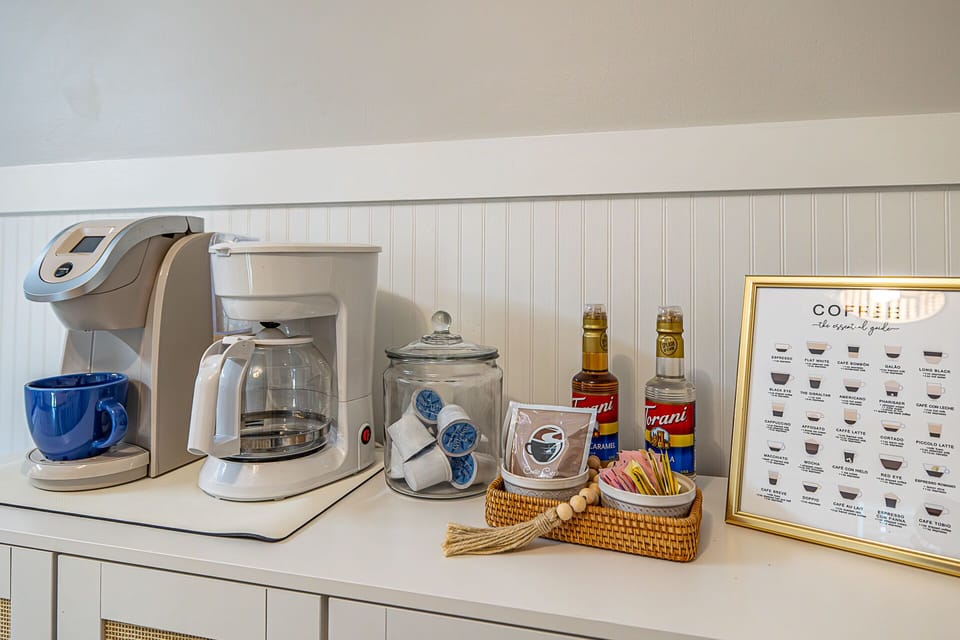 Coffee bar including both keurig and drip coffee maker