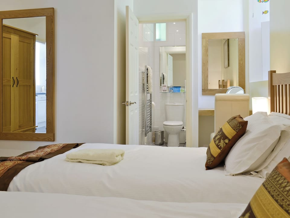 Twin bedroom with en-suite facilities | St John The Baptist Mission Church, Capel Curig