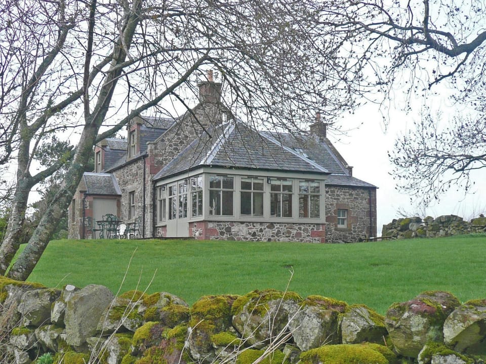 Clochridgestone Cottage, Glenfarg, Perthshire