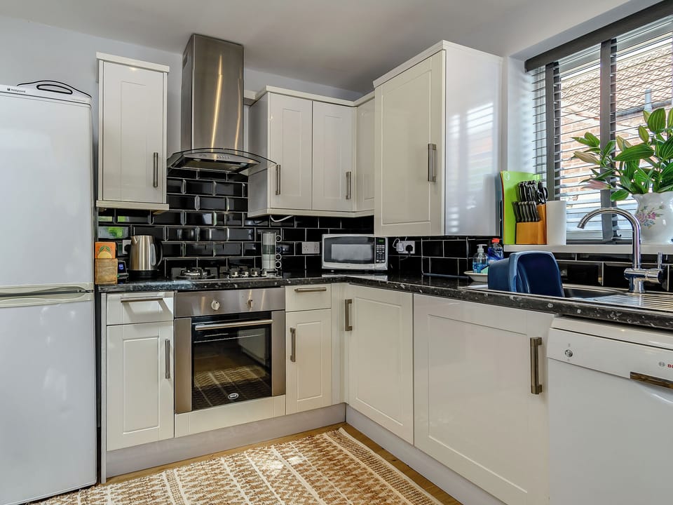 Kitchen area | Cozy Lodge, Barton-Upon-Humber