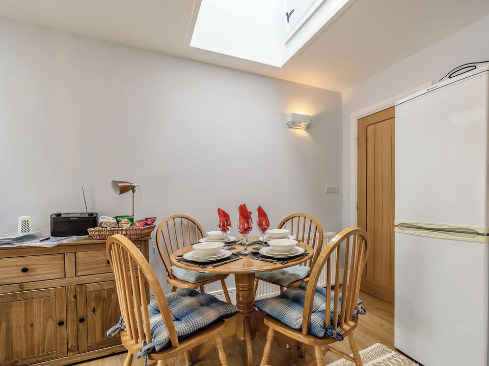 Dining Area | Cozy Lodge, Barton-Upon-Humber