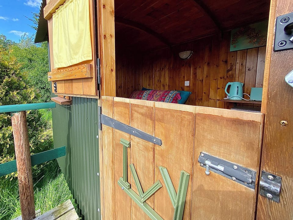 Exterior | Ivy Shepherds Hut - Chelworth Shepherds Huts , Cricklade