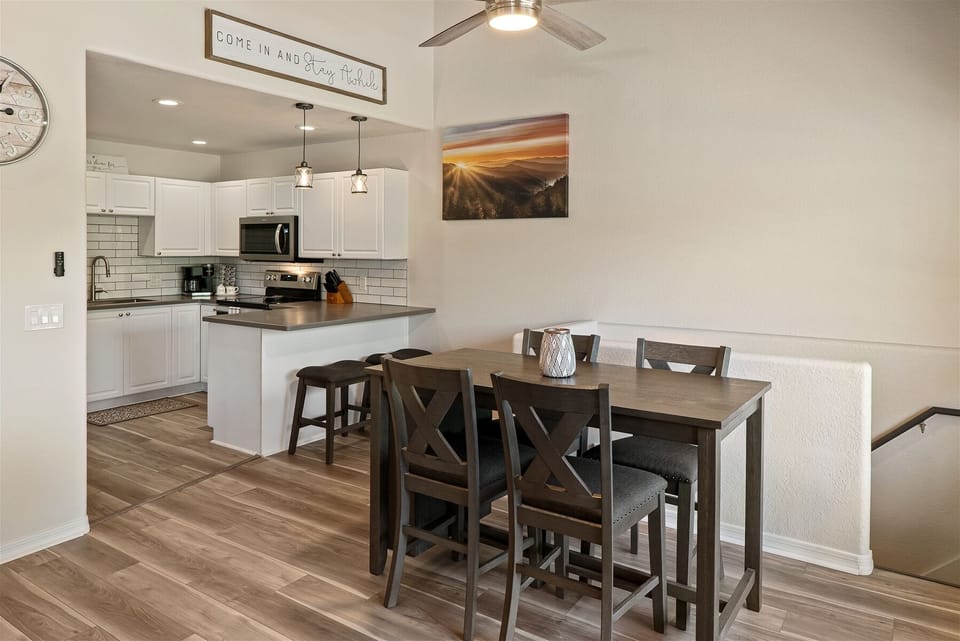 A view of the kitchen and dining area