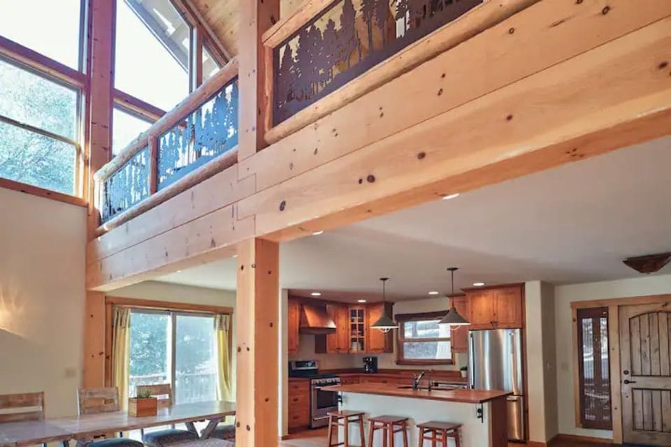Knotty pine wood gives this mountain home a rustic cabin feel 