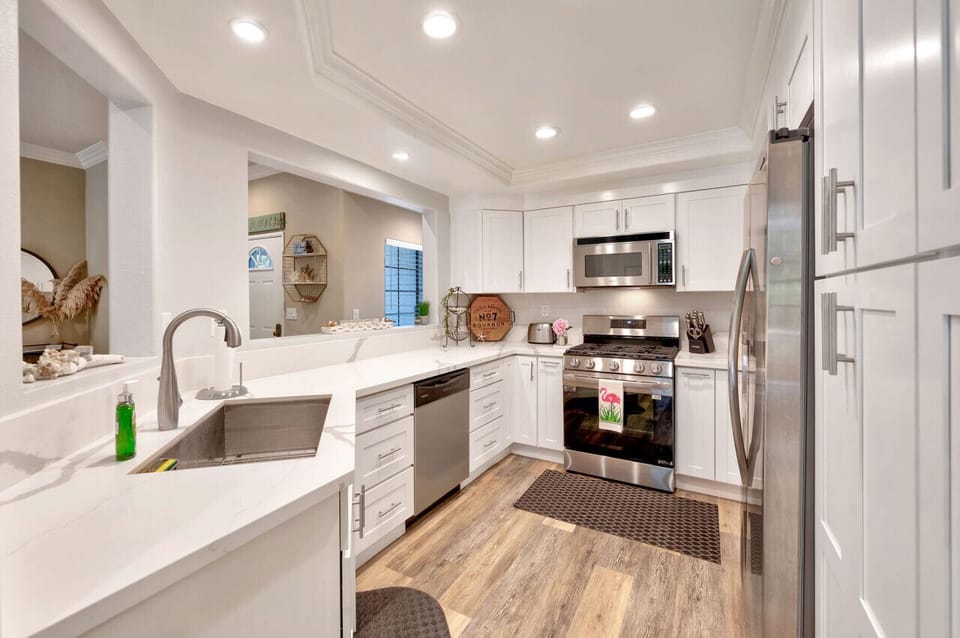 Fully equipped kitchen with dishes and pots & pans, toaster, etc.