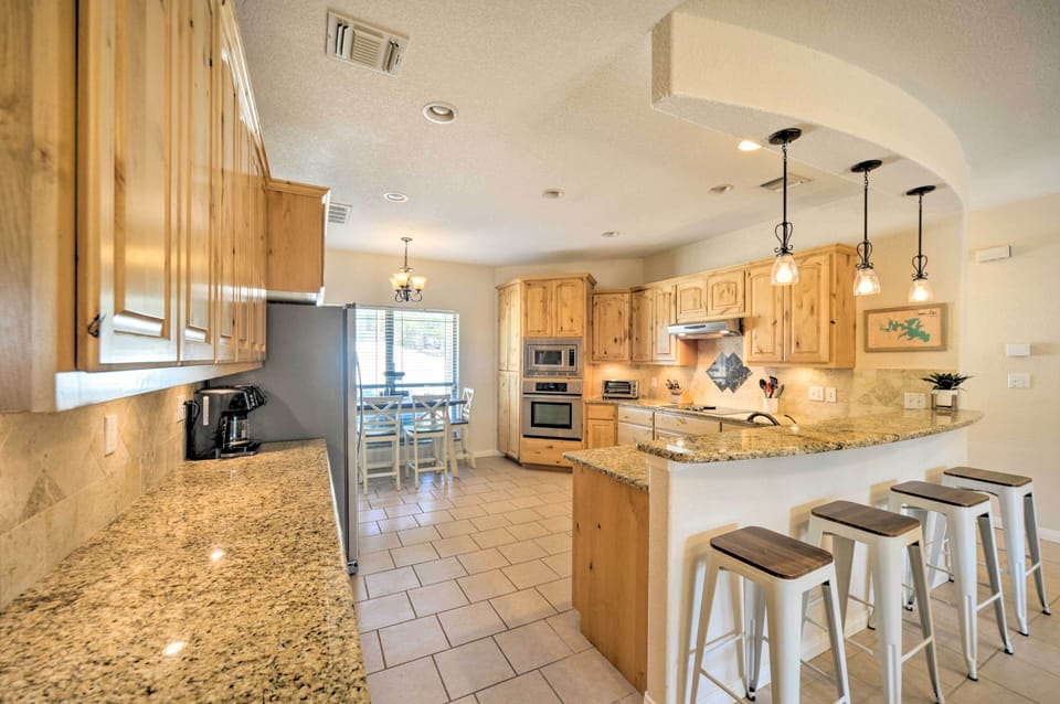 Kitchen | Pots & Pans | Crockpot | Blender | Dishware & Flatware | Spices