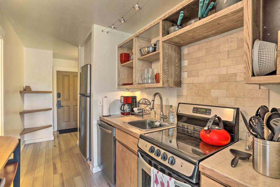 Kitchen | Fully Equipped | Coffee Maker | Grilling Tools | Toaster