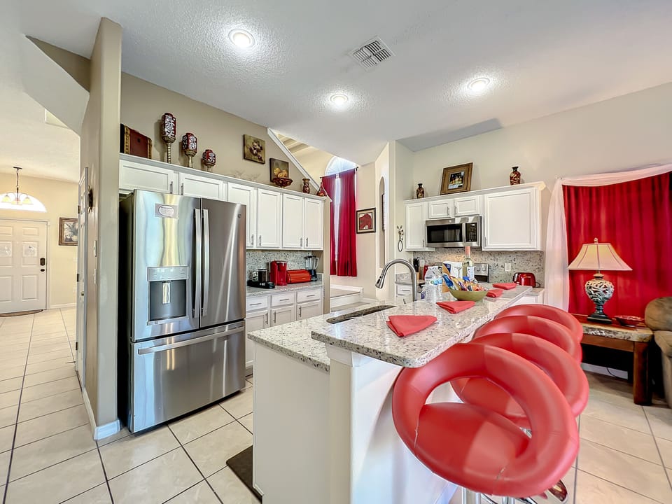Fully stocked kitchen with stainless steel appliances 🍳
