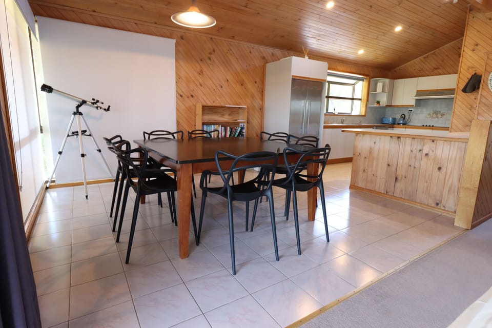 Dining/kitchen