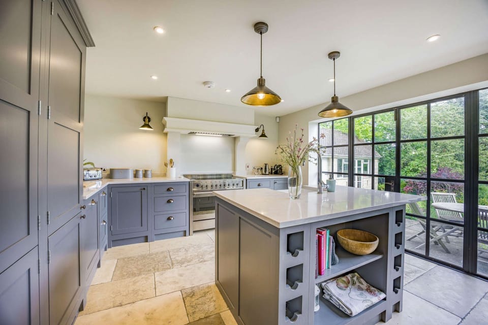 Willows House Kitchen - StayCotswold