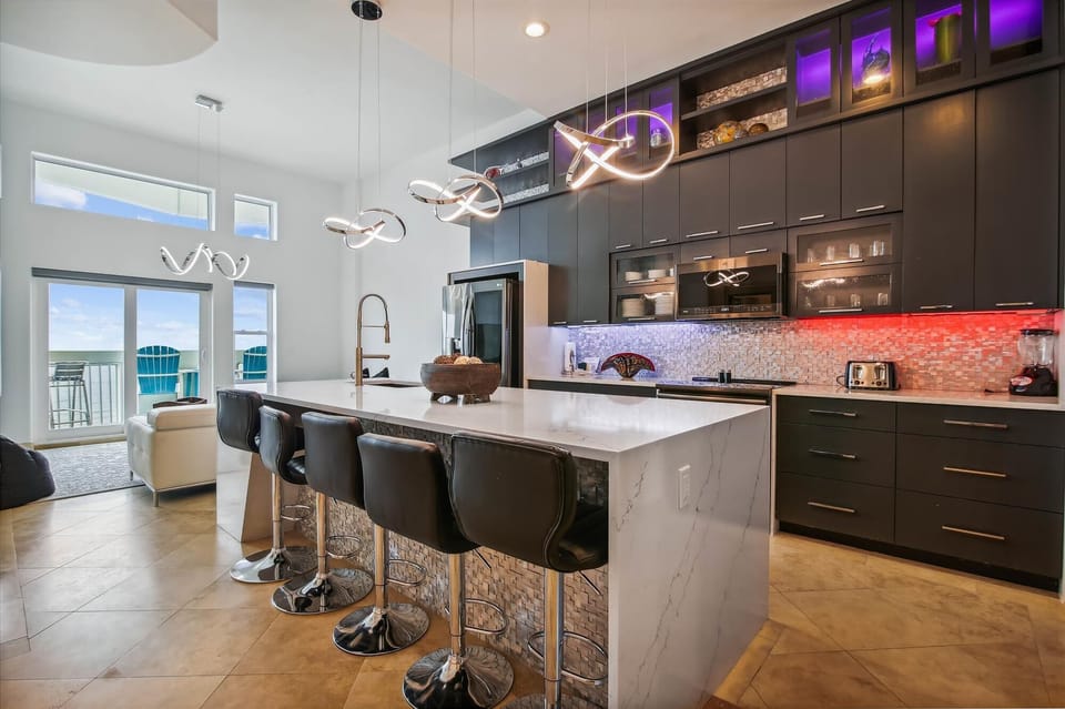 Kitchen Island - Our spacious kitchen island works perfectly as a breakfast bar or extra counter space when preparing a family meal or divvying up takeout!