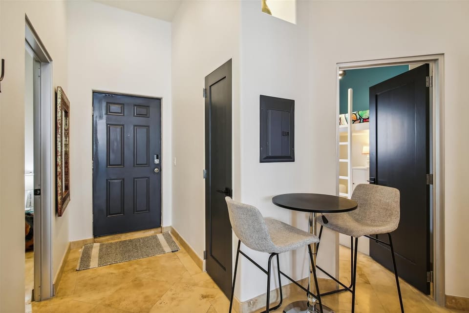 Breakfast Nook - Check out the property's breakfast nook, perfect for those early mornings or light snacks throughout the day.