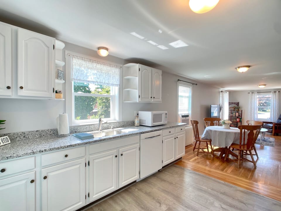 Full kitchen