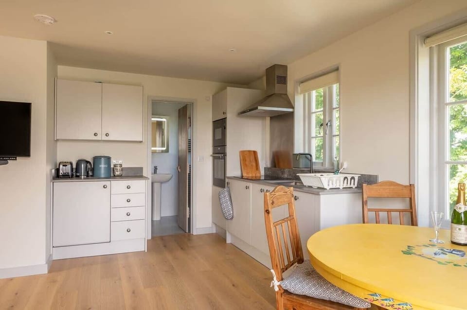 Well equipped kitchen facilities