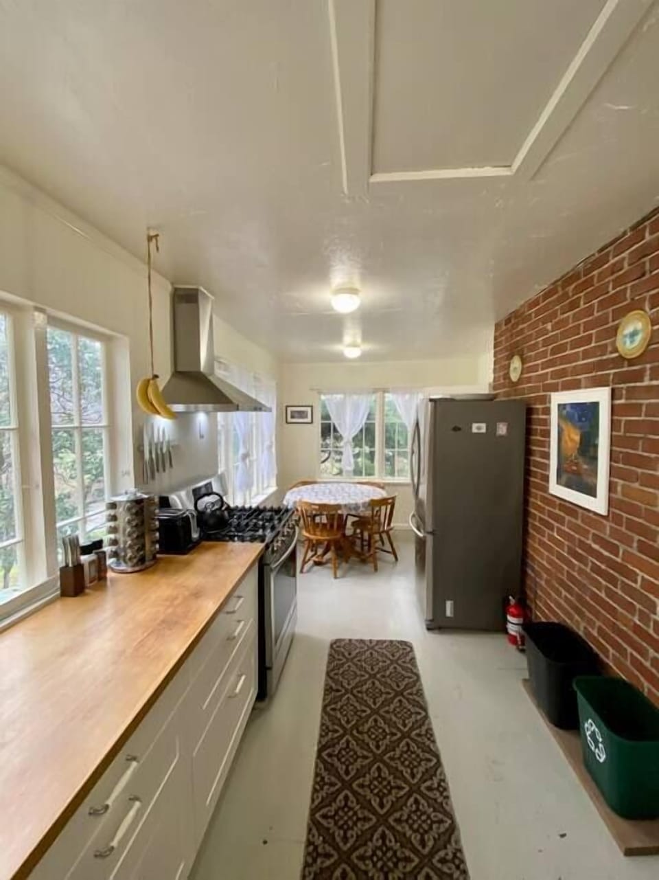 Kitchen and breakfast nook