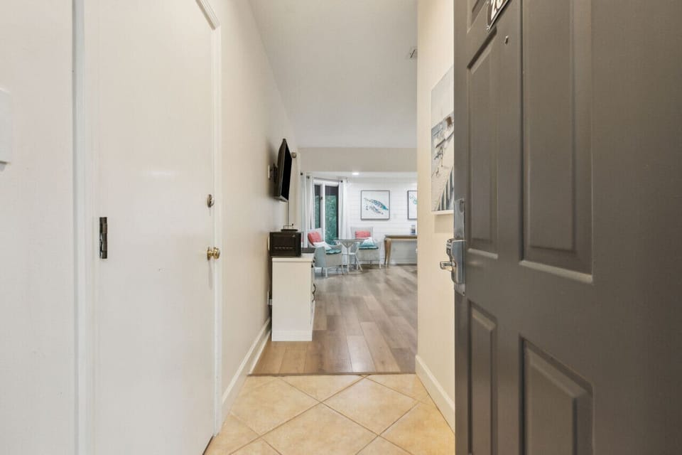 The `hotel side` has its own private entrance, but can also be accessed from the owners side by the hotel style lock out door on the left.