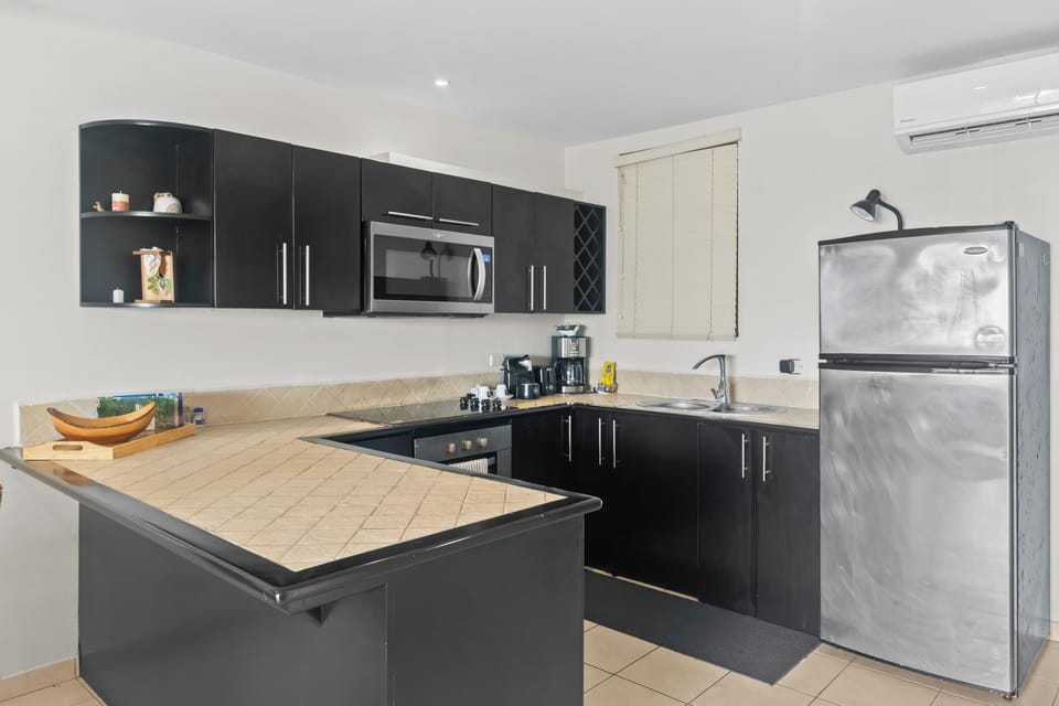 Fully-equipped kitchen. 