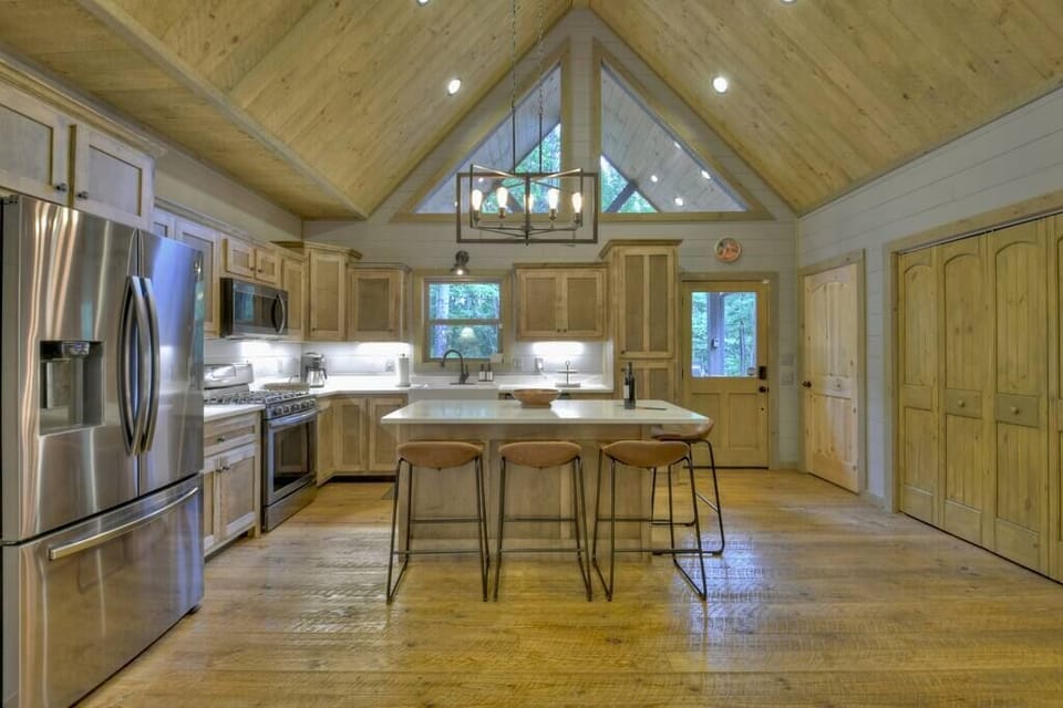 Fully Stocked Kitchen
