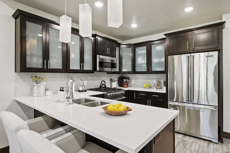 Kitchen with dining counter
