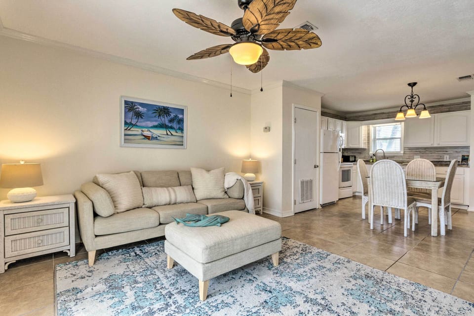 Living Room | Free WiFi | Open Concept