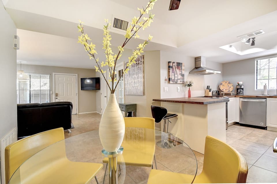 Light, bright cheery kitchen/living room/dining room!