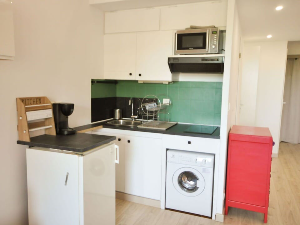 Cabinetry, Countertop, Property, Kitchen Appliance, Kitchen Stove, Kitchen Sink, Kitchen, Sink, Home Appliance, Wood