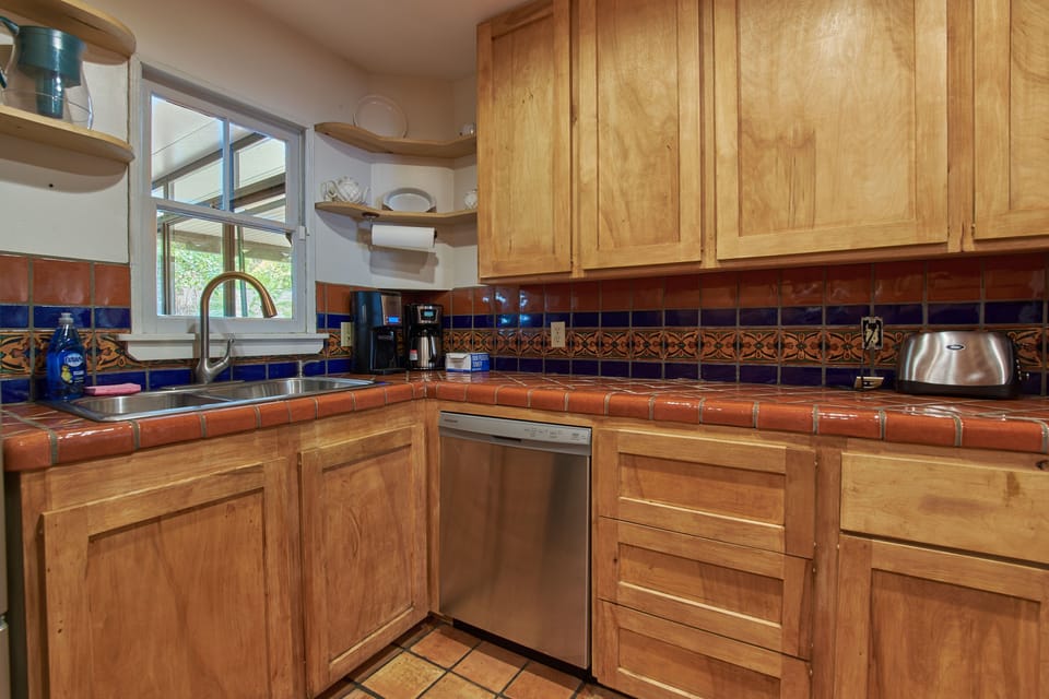 Beautiful Hispanic-style Kitchen 