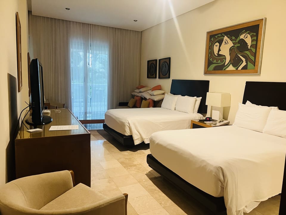 Bedroom with 2 full beds 