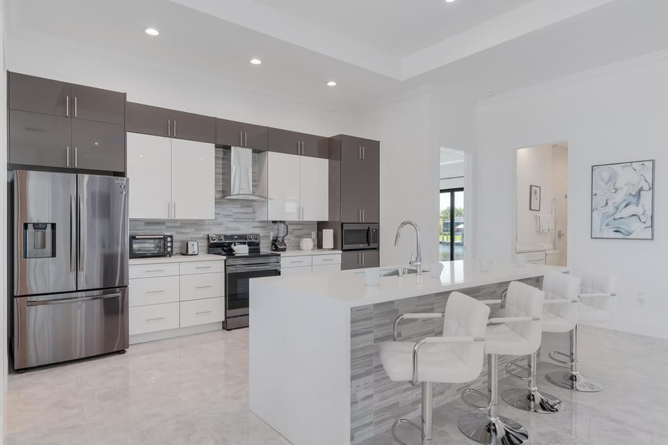 updated kitchen vacation rental, Cape Coral