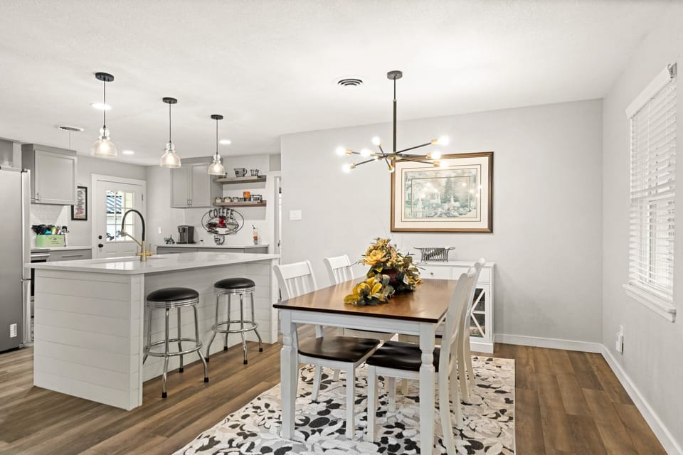 Kitchen & Dining Room