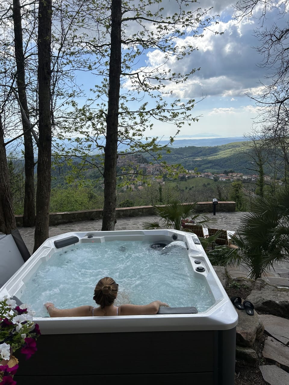 Outdoor spa tub