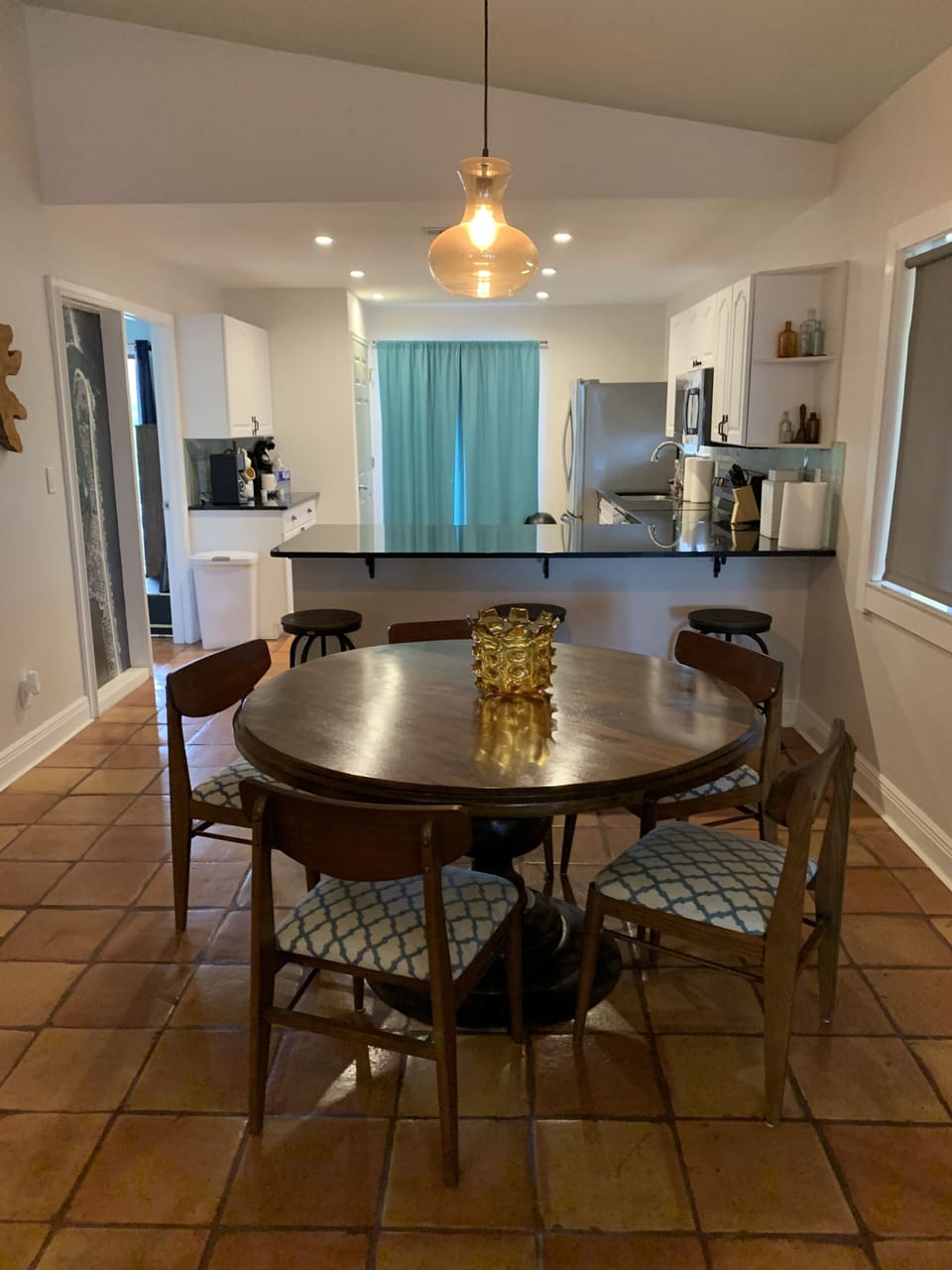 Plenty of dining options.  Breakfast bar or table 