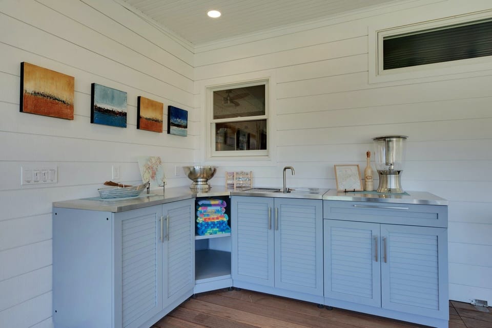 SCREENED PORCH - Backyard/gardens view. Outdoor sink + pass-thru kitchen window
