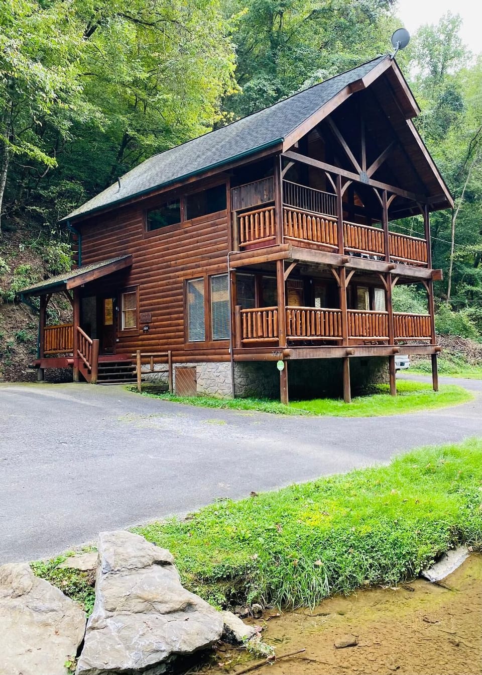 Creekside Rendezvous...your wonderful Smoky Mountain memories await.