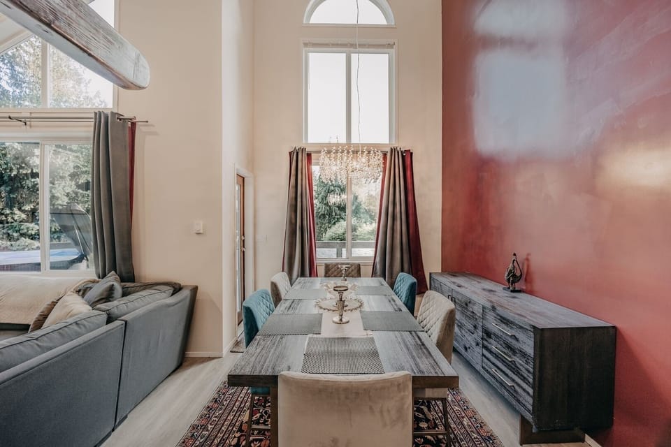 Home Decor, Furniture, Table, Couch, Indoors