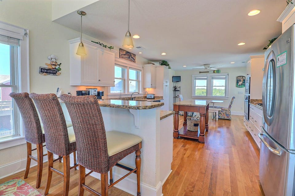 Cook up the best of the Outer Banks' local, fresh seafood in the roomy kitchen with its granite countertops, stainless steel appliances, 5-burner gas stovetop, oven, and microwave.