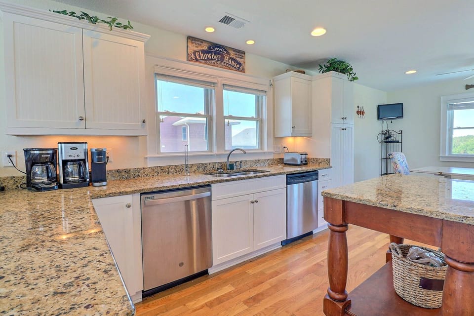 Cook up the best of the Outer Banks' local, fresh seafood in the roomy kitchen with its granite countertops, stainless steel appliances, 5-burner gas stovetop, oven, and microwave.
