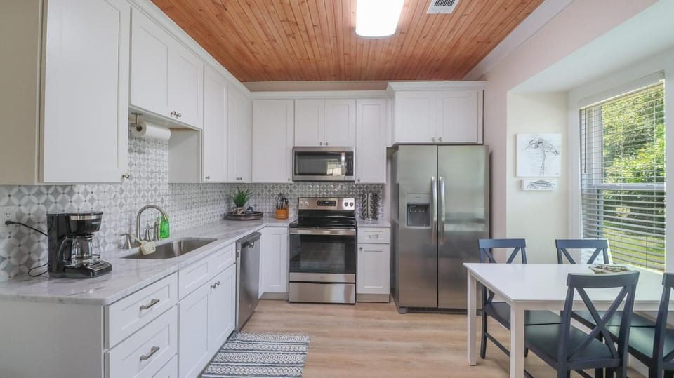 Fully equipped kitchen. Perfect for cooking.